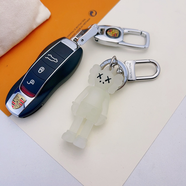 ブランドキーホルダー着用イメージ